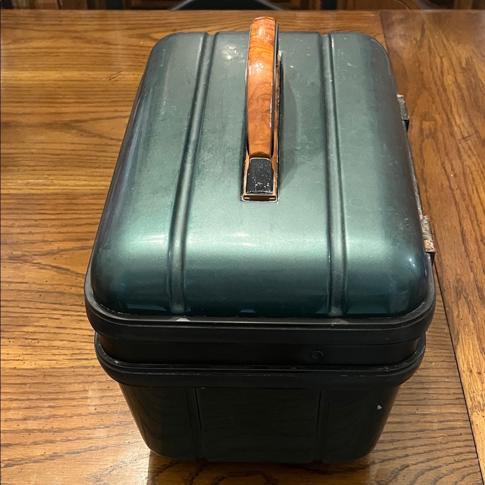 Bric’s‎ Green Hard Shell Carrying Case - Picture 6 of 16